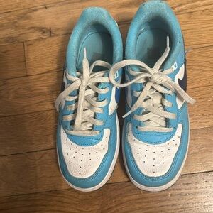 Nike kids size 2 Air Force 1 LV8 sneaker